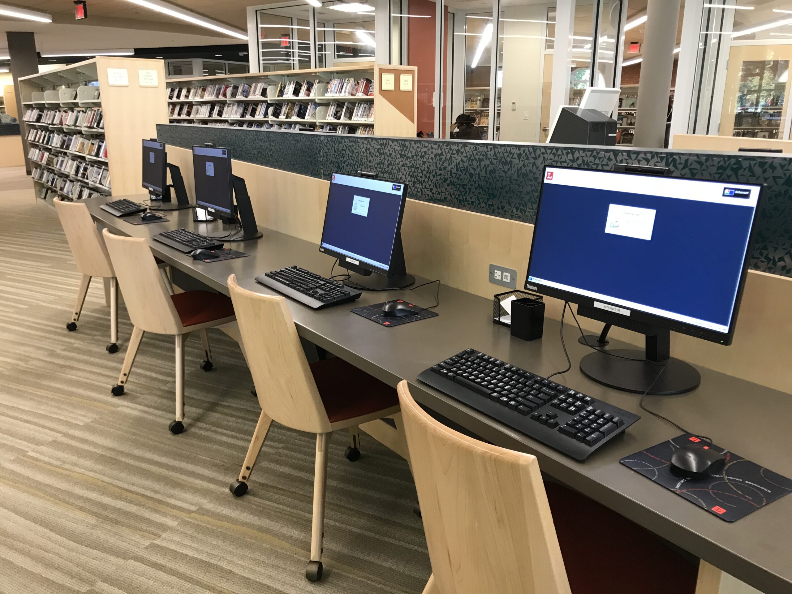 Sylvania computers scaled Image of Sylvania Branch Library computer area