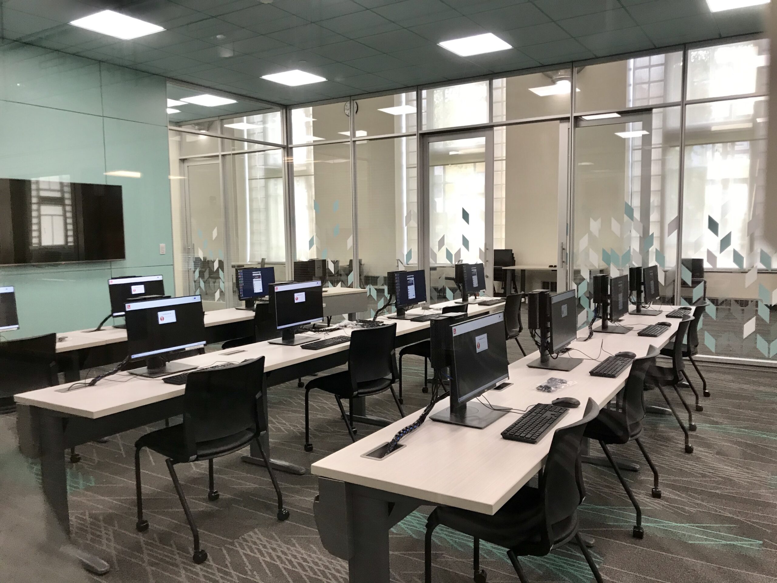 Training Room Computers Main scaled Image of Main Library computer lab