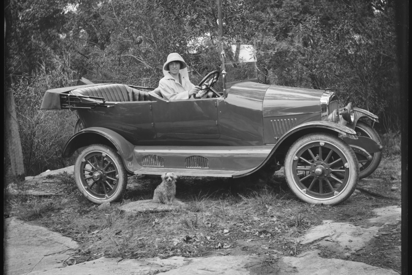 woman car early 1900s